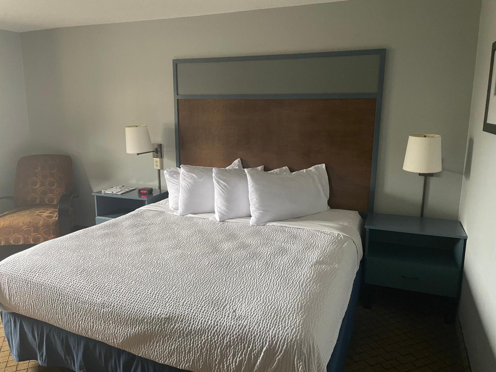 Americinn By Wyndham Hartford Wi Dış mekan fotoğraf