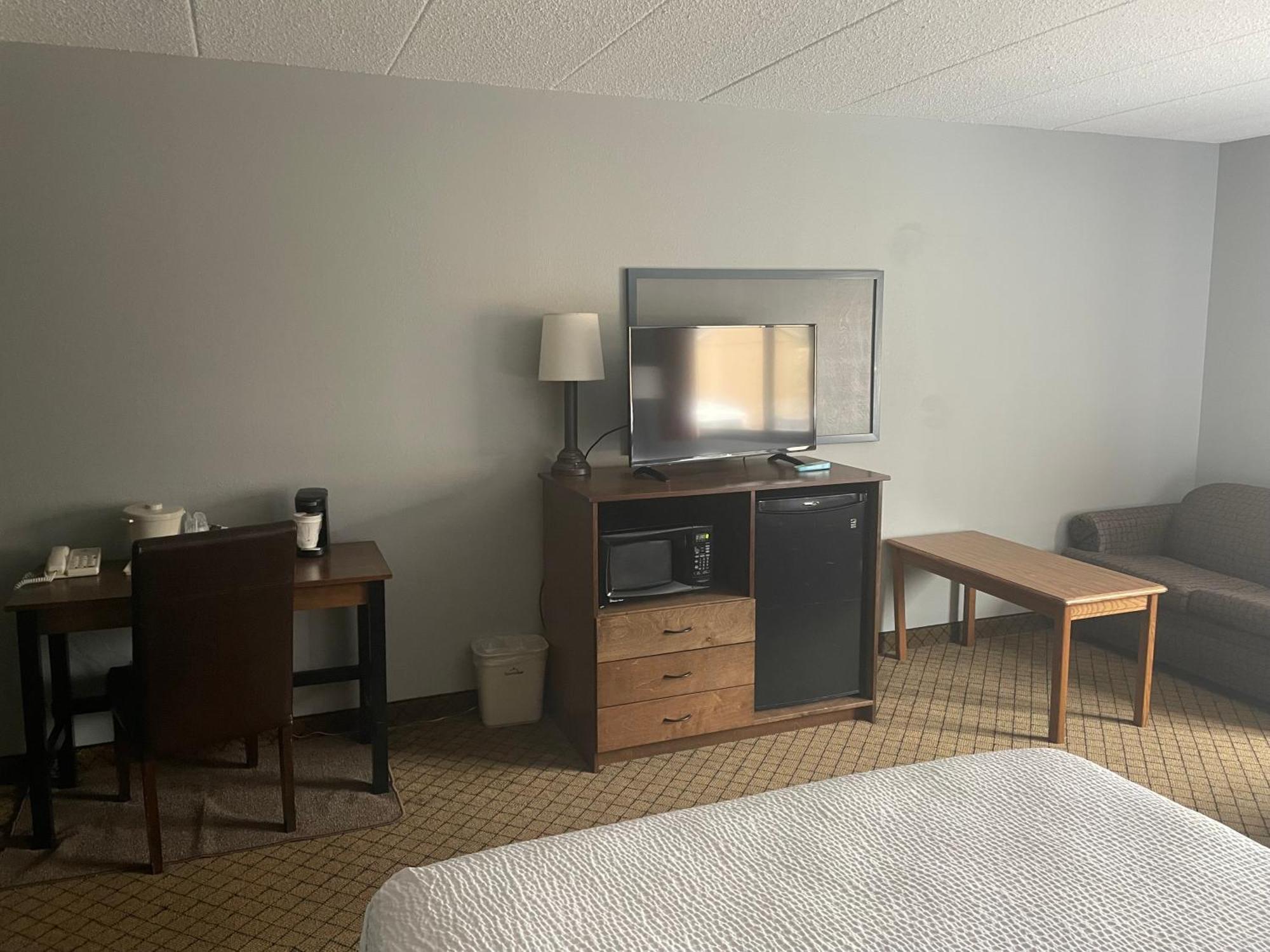 Americinn By Wyndham Hartford Wi Dış mekan fotoğraf