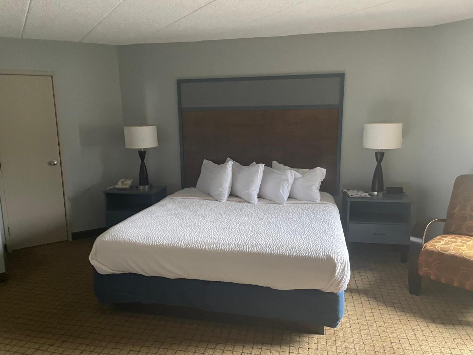 Americinn By Wyndham Hartford Wi Dış mekan fotoğraf