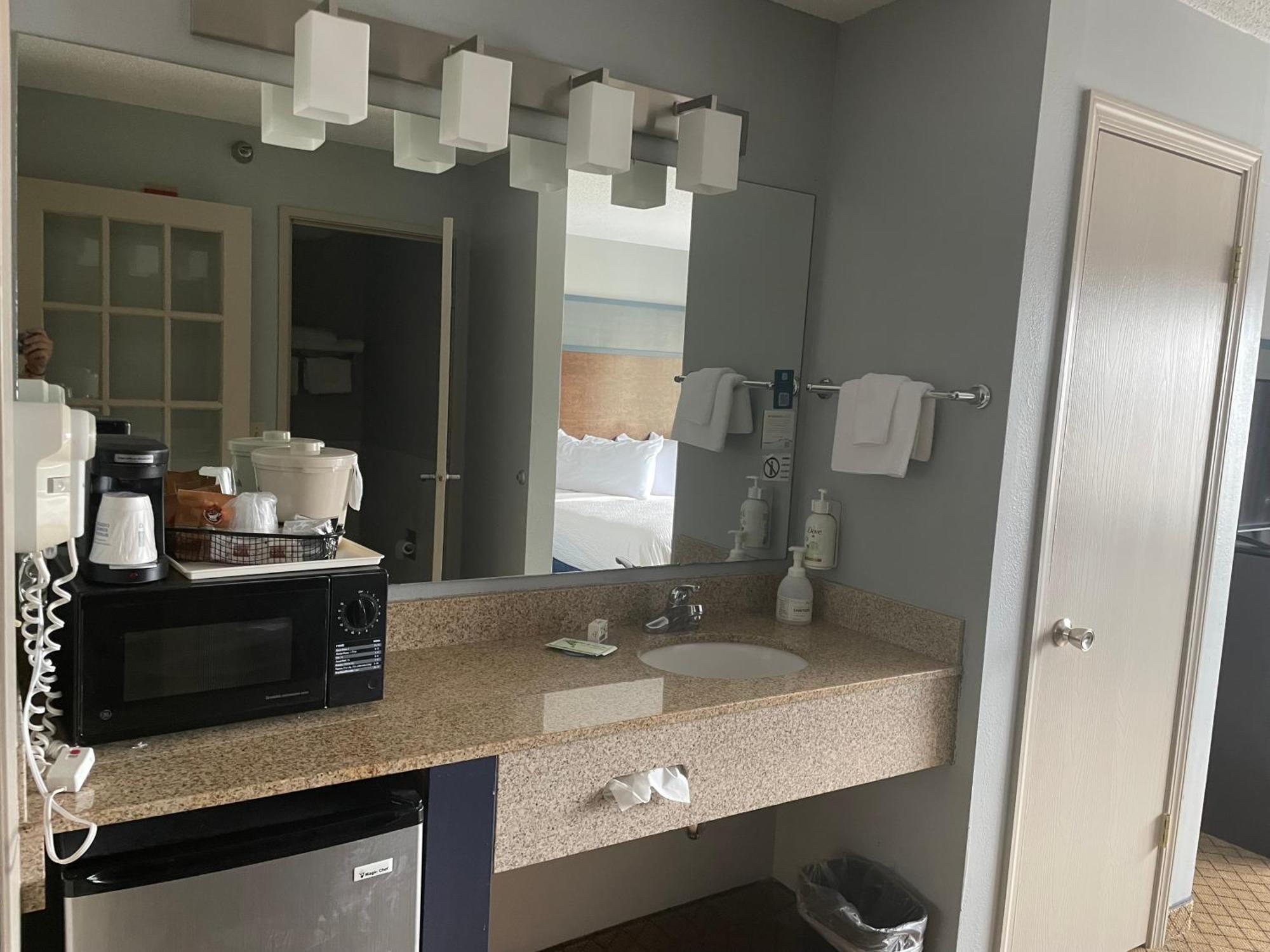 Americinn By Wyndham Hartford Wi Dış mekan fotoğraf