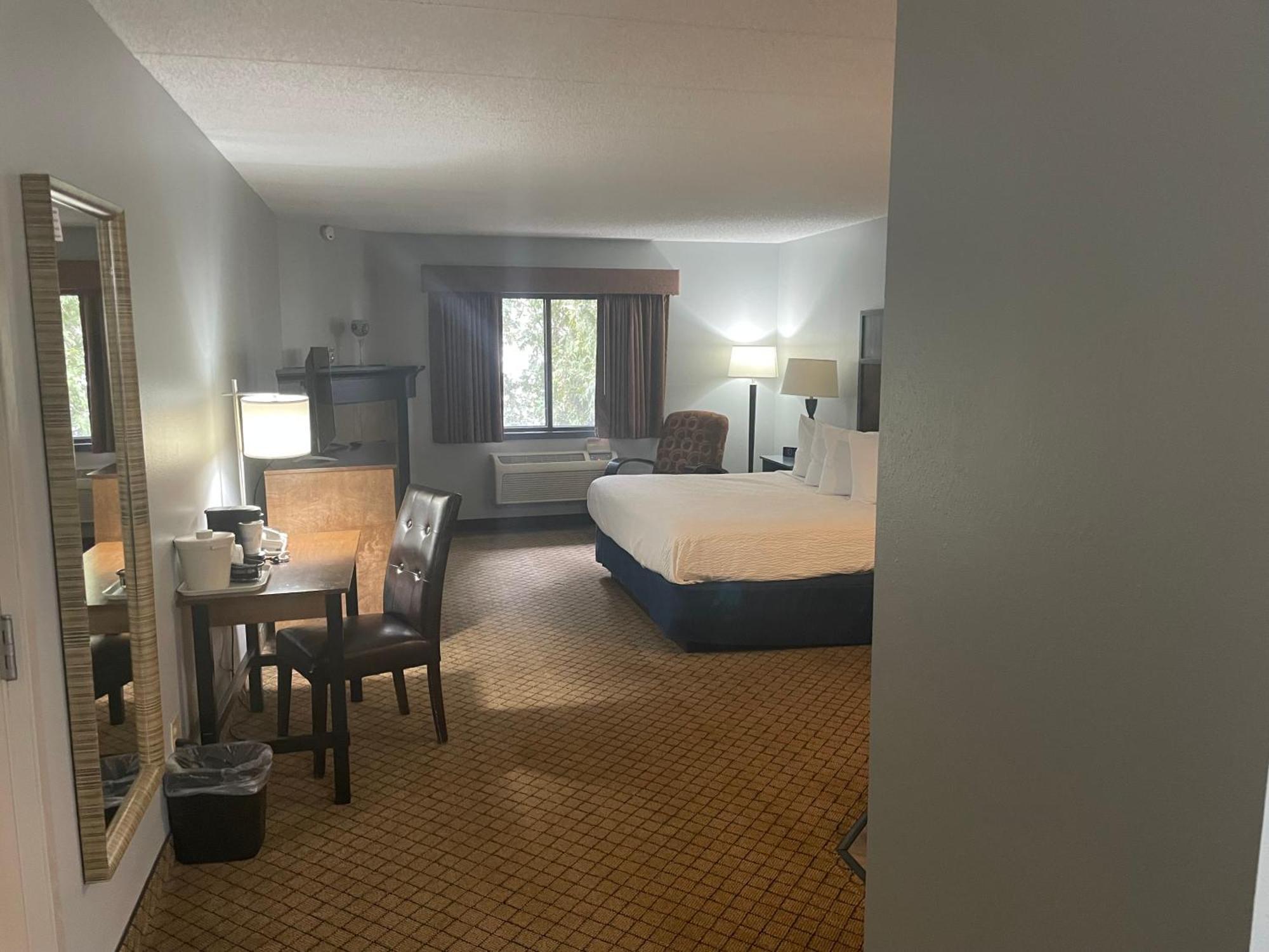 Americinn By Wyndham Hartford Wi Dış mekan fotoğraf